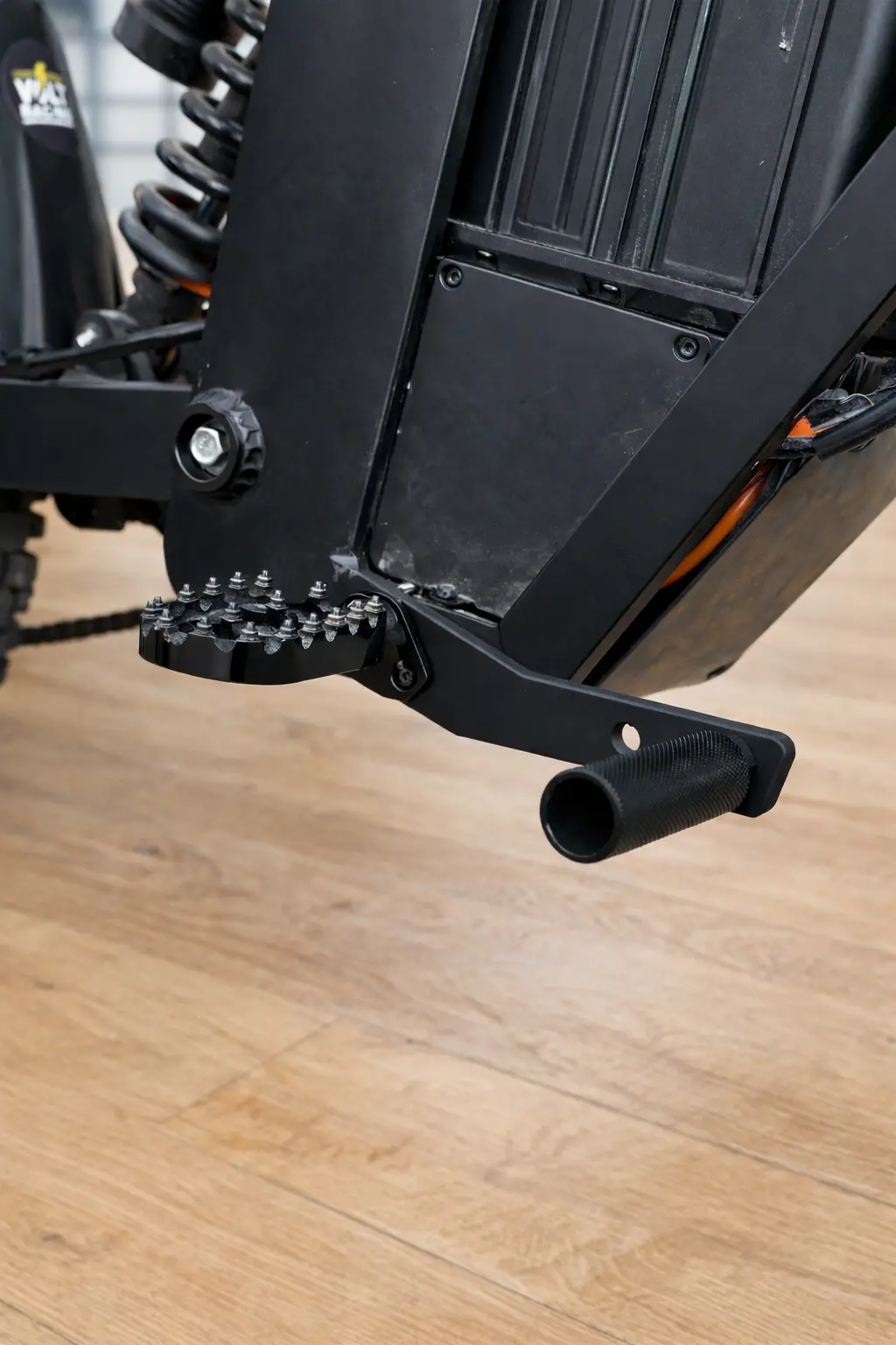 (Tuttio) Foot Lock 1