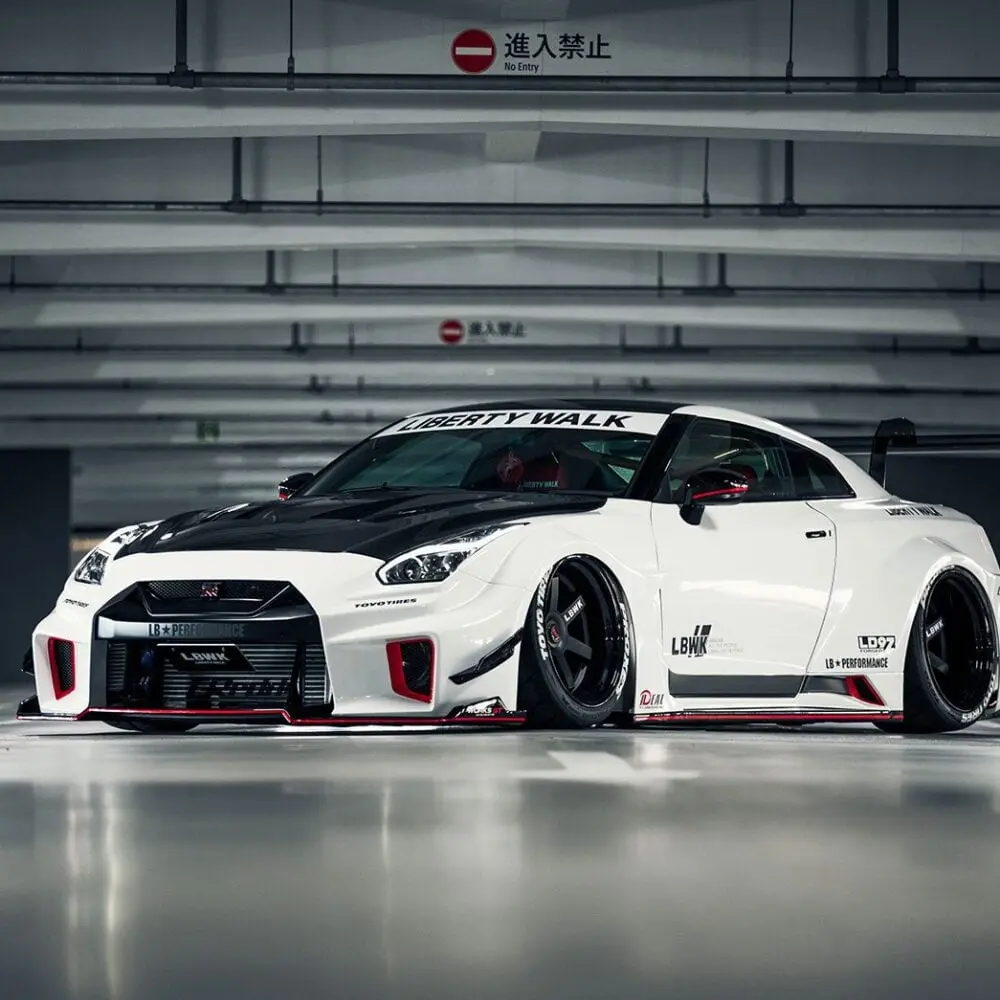 Liberty Walk Lb-Silhouette Works Gt 35Gt-Rr Widebody Kit For R35 Nissan Gt-R 1