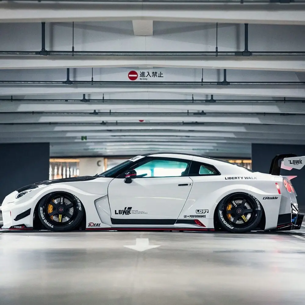 Liberty Walk Lb-Silhouette Works Gt 35Gt-Rr Widebody Kit For R35 Nissan Gt-R 3