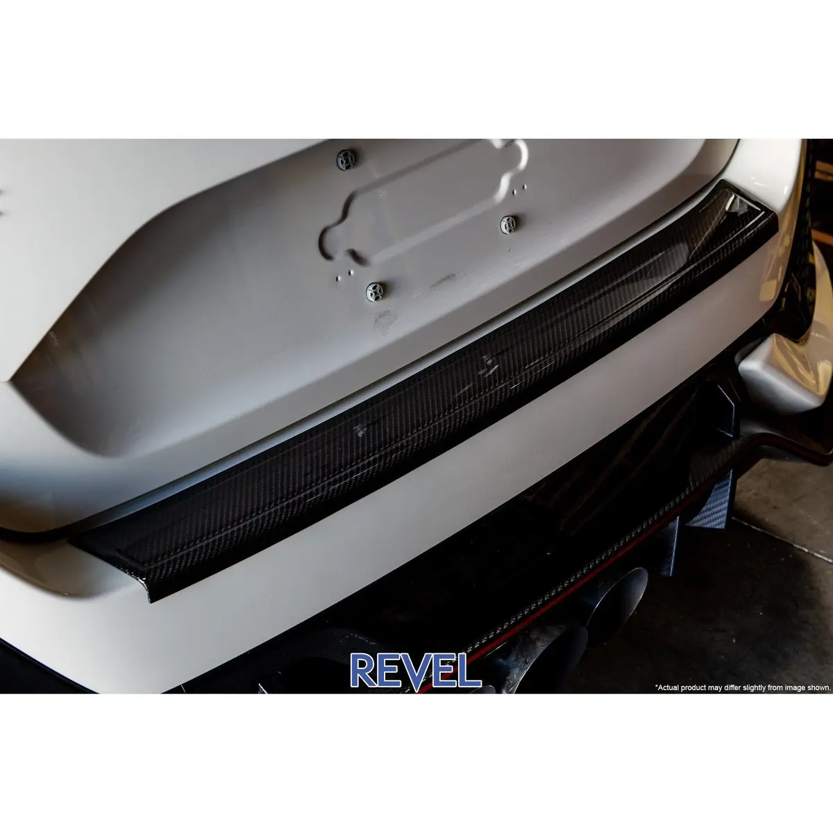 Revel Gt Dry Carbon Rear Bumper Applique 17-18 Honda Civic Type-R & Hatchback - 1 Piece (1Tr4gt0ah11) 2